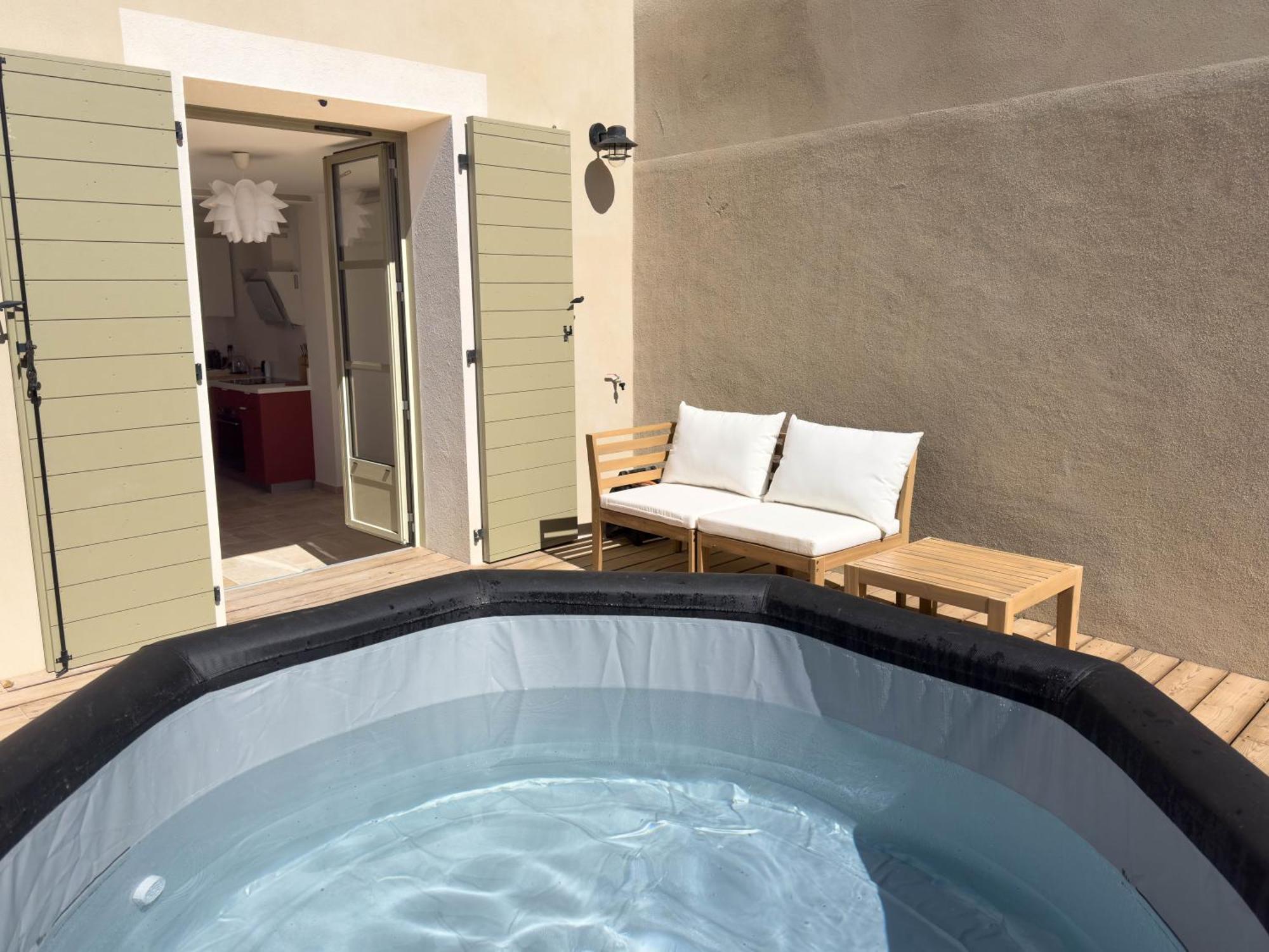 Les Suites Du 13 Aigues-Mortes Exterior foto